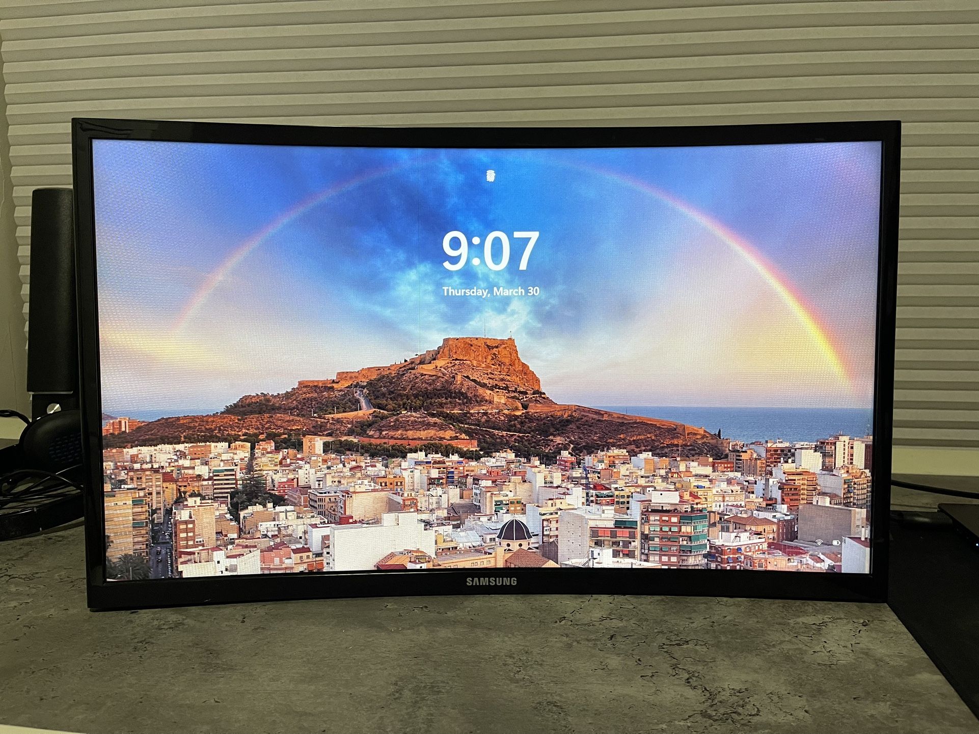 24'' Samsung Curved Monitor and Desk Mount