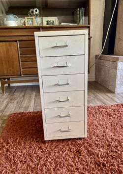 Metal Drawer Unit On Wheels