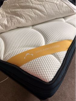 King size hybrid mattress, like new!