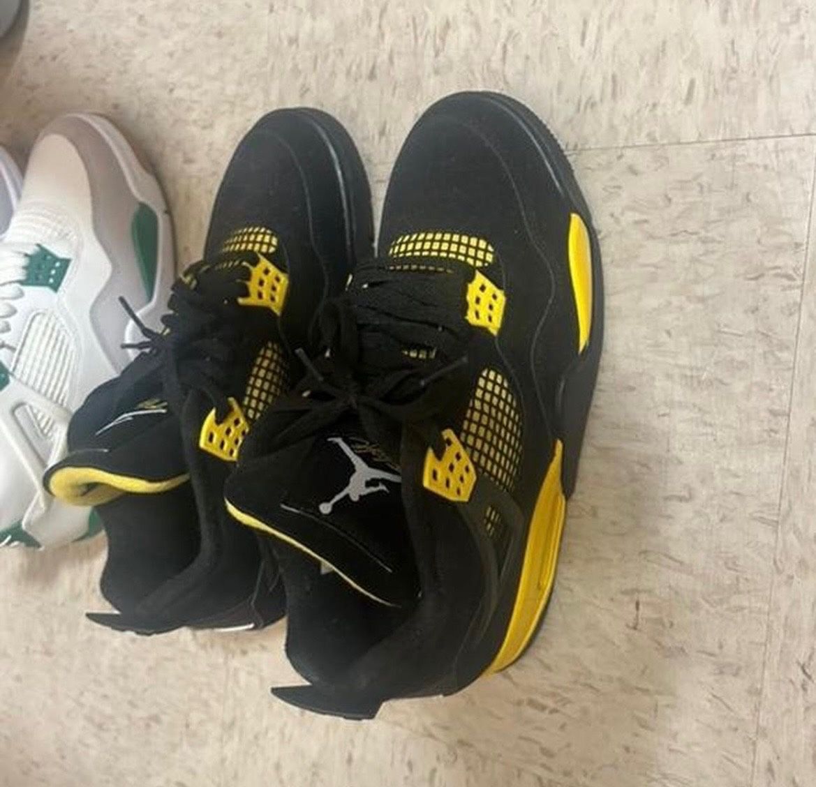 Thunders Jordan Retro 4