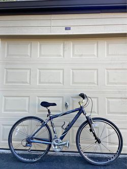 Trek 7500 Multitrack Hybrid Bike – 17.5” Frame – 700c – 21-Speed Bicycle 5’6”-5’10” 