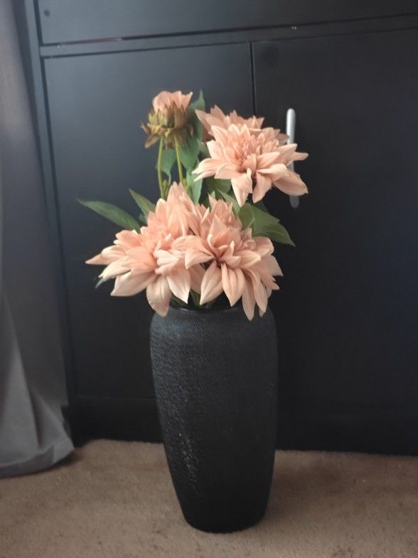BLACK VASE -included Flower's)