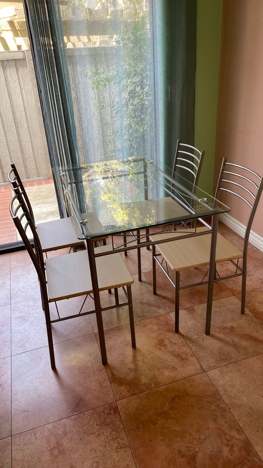 Dining table was four chairs