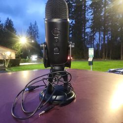 Blue yeti microphone