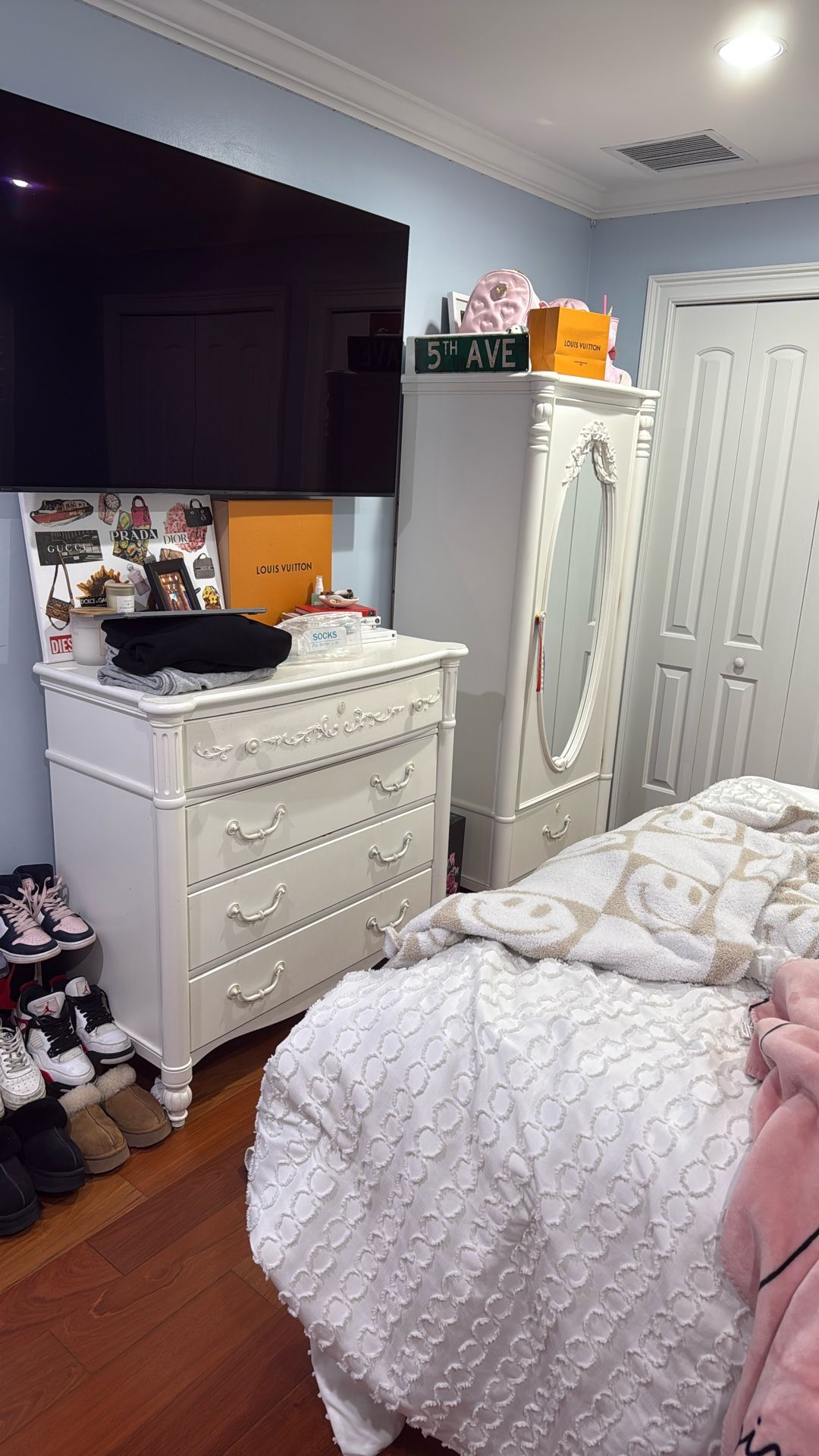 Young American Isabella – White Bedroom Furniture