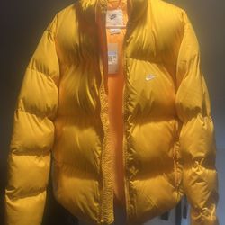 Nike Men’s Puffer Jacket Yellow - NWT - Medium