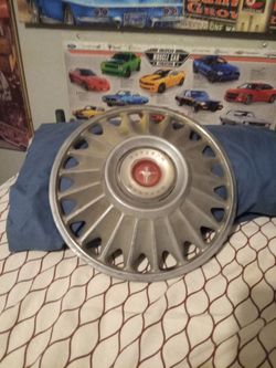 Ford mustang hubcap