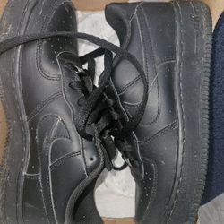 NIKE AIR FORCE 1 SIZE 5Y