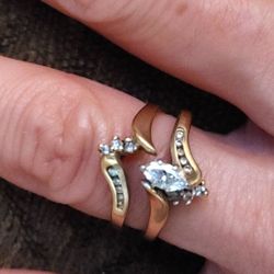 Beautiful Vintage Diamond Gold Engagement Ring And Wedding Band Set