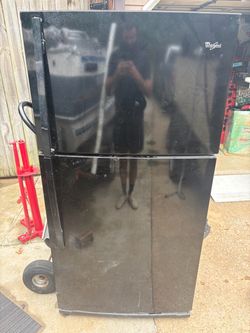 Whirlpool Black Top-Freezer Refrigerator