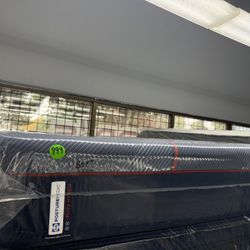 QUEEN SIZE SEALY POSTUREPEDIC ELITE HYBRID (SOFT) MATTRESS & BOX SPRING BED SET