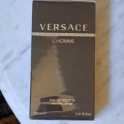 NEW & SEALED " VERSACE MEN'S 3.4 OZ SPRAY 40$