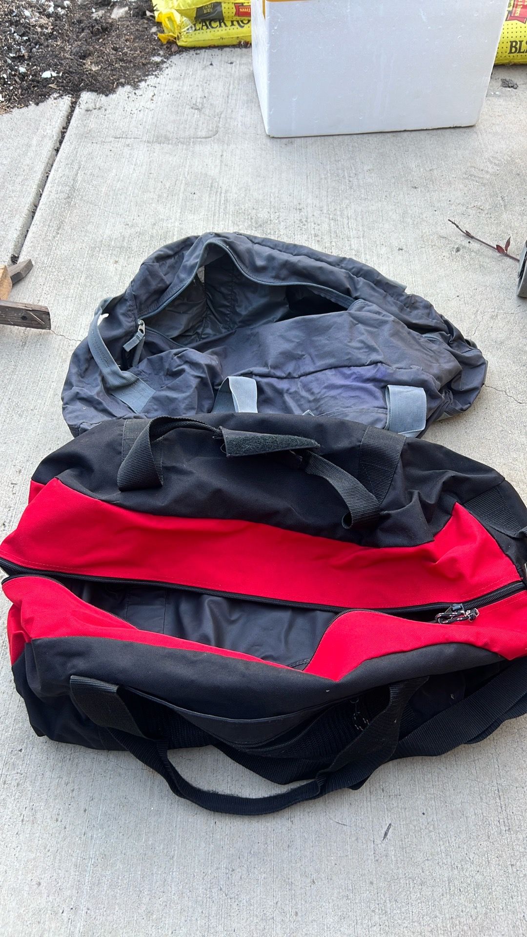 🧳 Duffle Travel Bags – 2 Bags Included (Black & Gray)