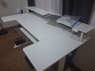 White Desk ( like new)