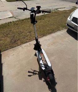 Electric scooter -EMOVE Cruiser V2 – 52V Quad Suspension 62-Mile Long-Range Scooter