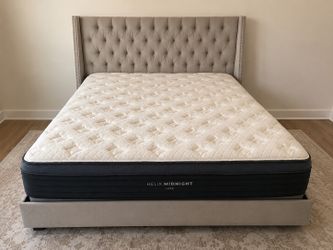 Almost brand new HELIX LUXE KING MATTRESS