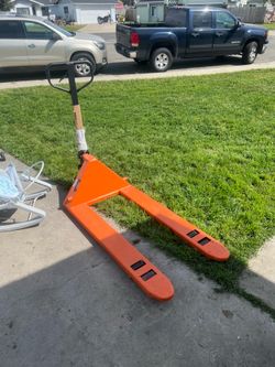 Pallet jack $300