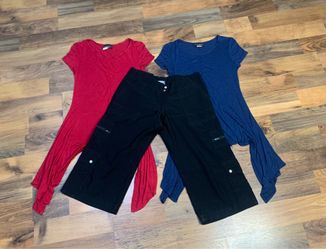 Women’s Med. Flowy Shirts & Capris Bundle Deal