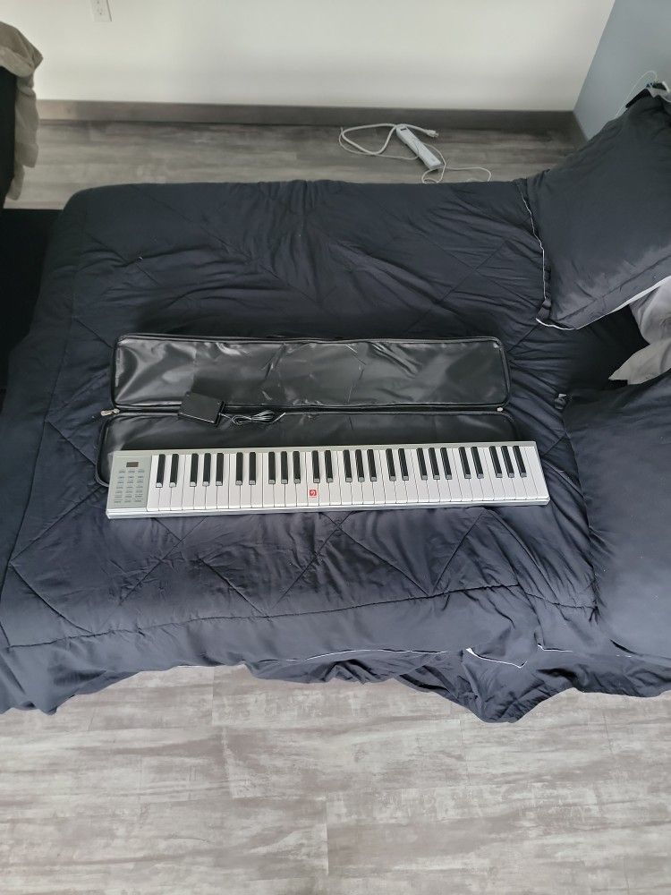 Vangoa Portable Keyboard.