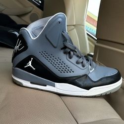 Men’s Jordan sneakers 