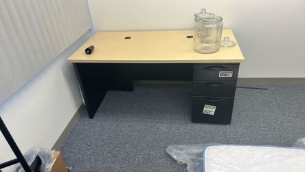 Office desk nothing wrong with it drawers everything works very, very few scratch