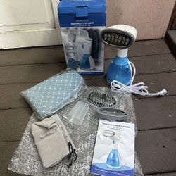 Steamer Iron Clothes Steamer Handheld Garment Steamer (Blue UK Plug)