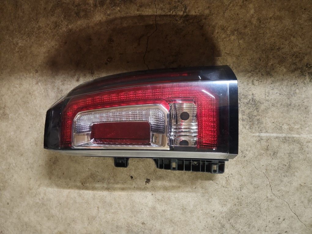 2015 GMC Yukon Right Rear Light
