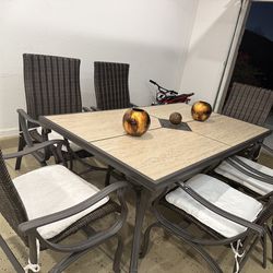Table with 6 chairs / outdoor & garage