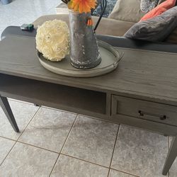 Sofa, Table 
