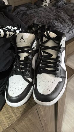 Air Jordan 1 Mid Shoes size 11