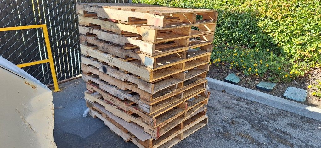 Wood Pallets. Irvine Pick Up 