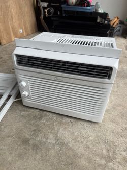 A/C WINDOW UNIT BLOWS COLD!!
