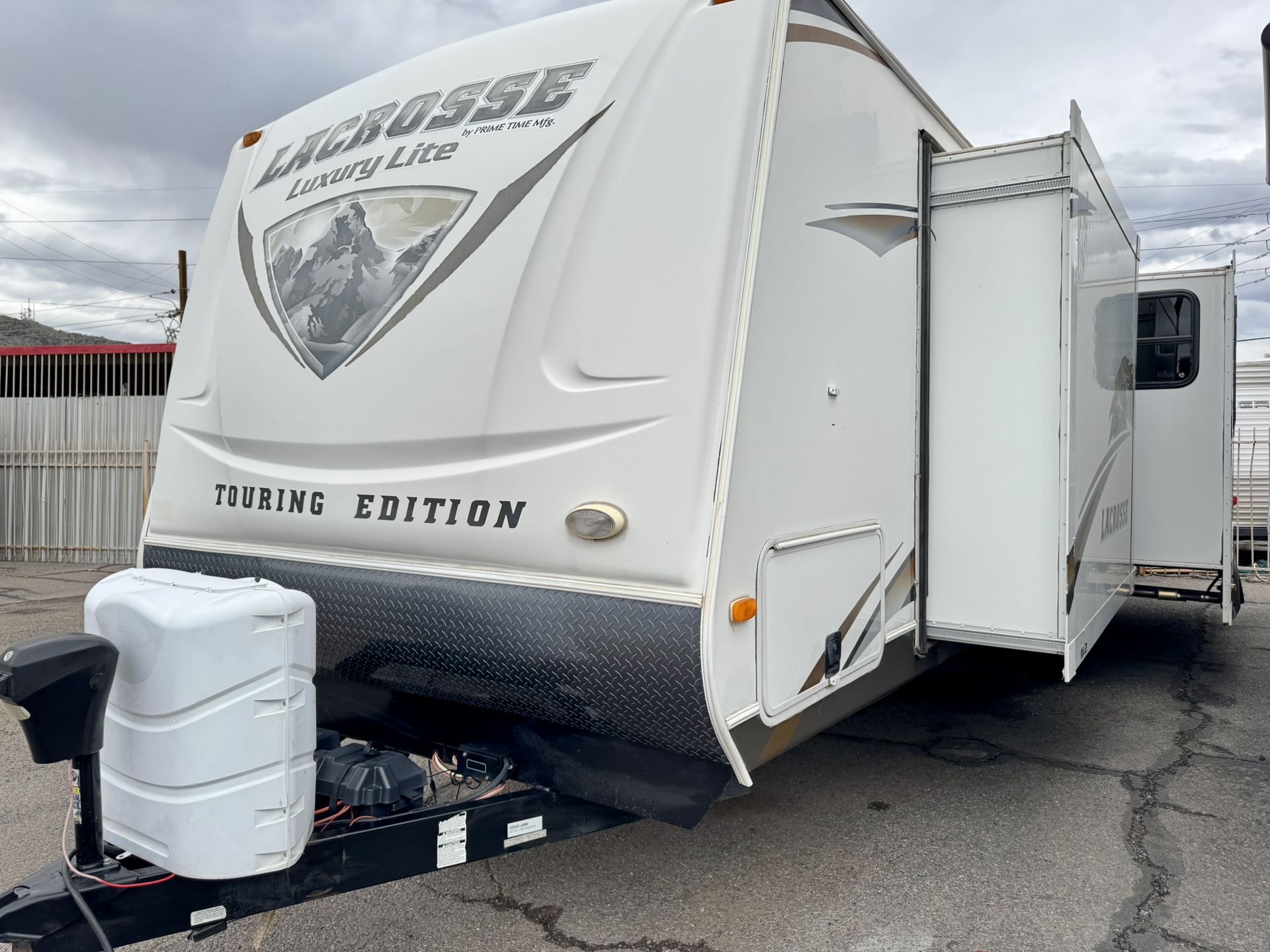 2012 Lacrosse Luxury Lite 34ft travel trailer with 2 large slide outs 