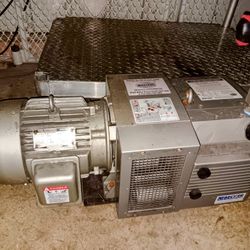 BECKER

Becker TYPE KVT 3.80 Oil-Less Rotary Vane Vacuum Pump 5HP 230/460 VOLT