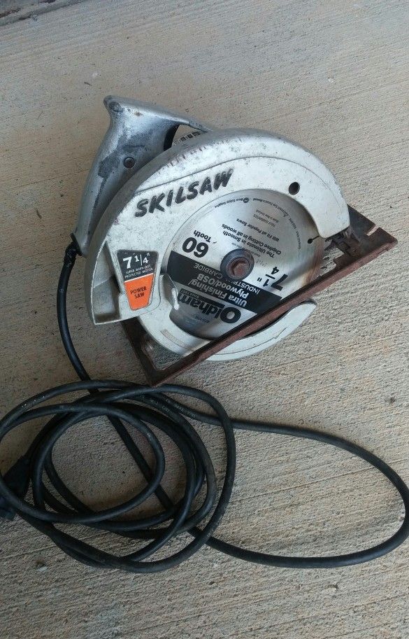 Vintage Skilsaw #574 7 1/4" Circular Saw W/Metal Storage Case 