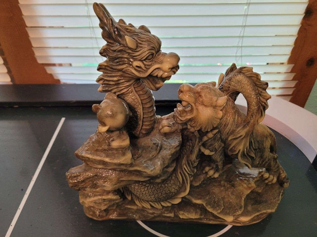 Dragon/ Lion Statue 