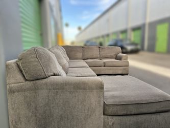 U SHAPED SECTIONAL COUCH!!! 🚚 FREE DELIVERY!!! 🚚