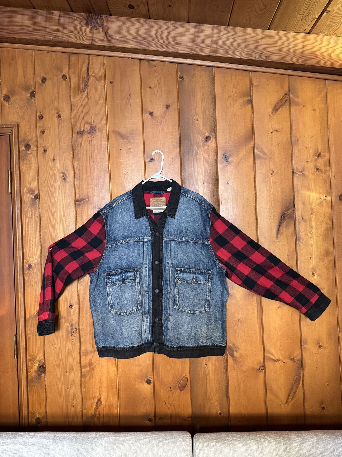 Men’s Vintage Levi’s Premium Denim Trucker Jacket (Size XXL)