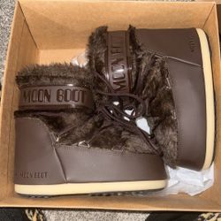 Moon Boots 