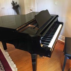 Yamaha Baby Grand Piano | Gorgeous High Gloss Finish | Mint Condition
