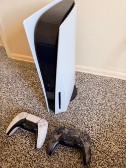 PS5 Disc Edition + 2 Controllers