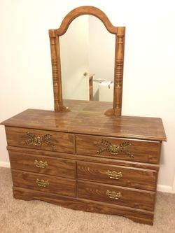 Dresser With 6 Drawers and a Mirror