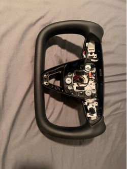 2025 Tesla steering wheel