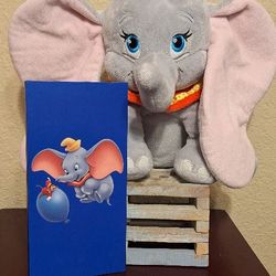DISNEY DUMBO PLUSH AND PALETTE 
