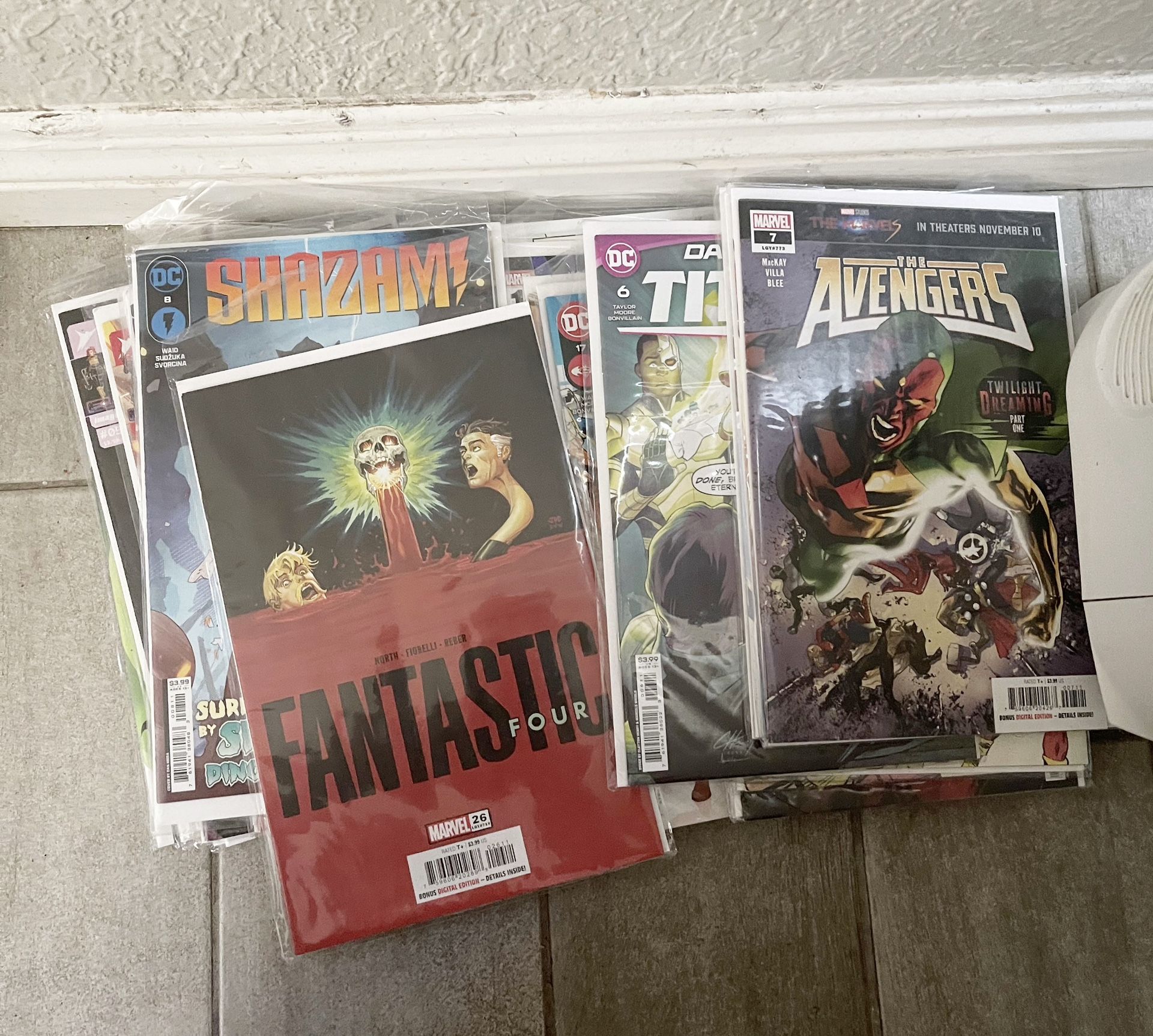 Comic Books Lot Of 26
