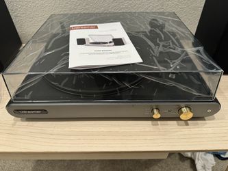New Turntable Complete with Speakers