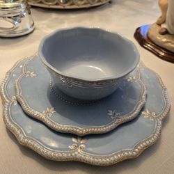 24 Piece Lenox Melamine Table Set (Blue)