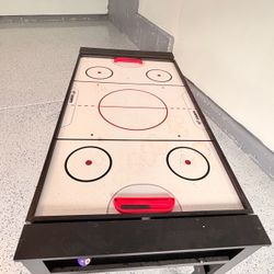 Foldable play table