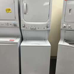 GE Laundry Center Electric In Excellent Condition 