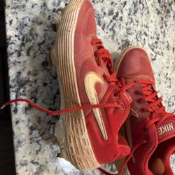 Nike Youth Metal Baseball Cleats – Size 5 (Red) – Good Condition 